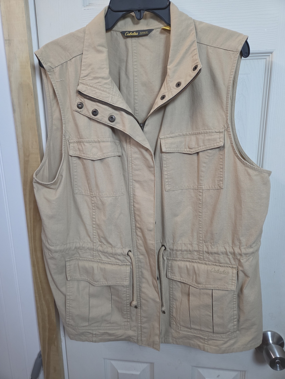 Cabela's Safari Series Tan Utility Fishing Vest with Multiple Front Pockets